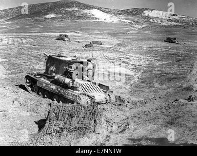 La Tunisia. Il vescovo 25 pounder semoventi in azione nei pressi di Granatiere Hill, 23 marzo 1943. Foto Stock