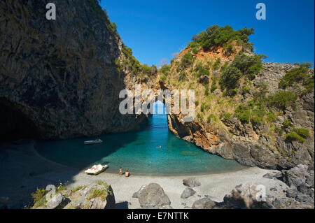 L'Italia, Europa, Calabria, Esterno, giorno, Arco Magno, San Nicola Arcella, Capo Scalea, spiaggia, mare, costa, mare Mediterraneo, S Foto Stock