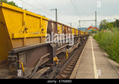 In Baviera, Germania Baviera superiore, Teisendorf, Ufering, stradali, ferroviarie, ferrovie, treno, ferrovia, strada diga, elettrici, electrifie Foto Stock