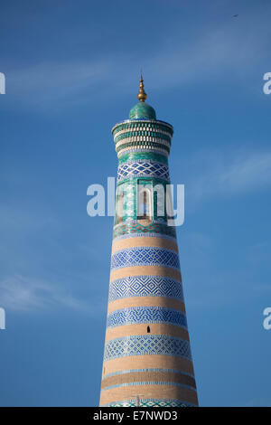 L'Islam Khodja, minareto, Khiva, città patrimonio mondiale, Khorezm, Regione, Uzbekistan, Asia Centrale, Asia, architettura, blu, ceramica Foto Stock