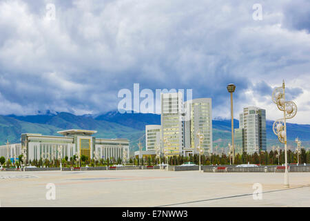 Ashgabat, Chandybyl, Turkmenistan, ampia, architettura, città, nuvoloso, district, nuovo skyline, turistico, città, viaggi Foto Stock