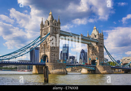 Città di Londra, Inghilterra, Regno Unito, architettura, bridge, famoso, skyline, Thames, fiume, turismo, Tower Bridge, Foto Stock
