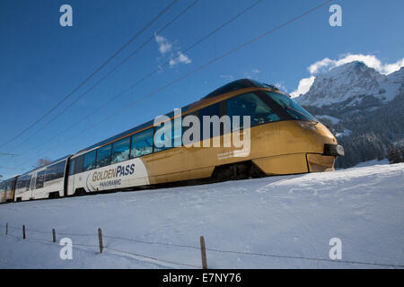 Saanenland, treno express, Golden Pass, Rougemont VD, montagna, montagne, inverni miti, la stazione ferroviaria, il Treno, Ferrovia, Canton, VD, Vaud, Foto Stock