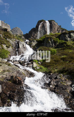 Susten, Svizzera, Europa, alpi, paesaggio, mountain pass, molla, turistica, viaggi, acqua, cascata Foto Stock