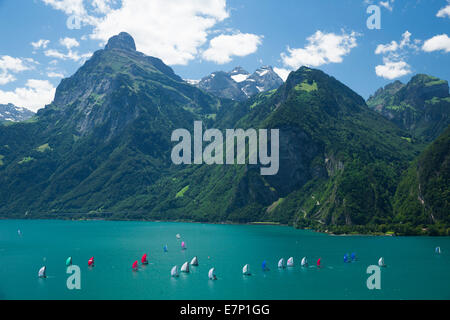 Il lago di Uri, yachting, regata, Vierwaldstättersee, il Lago di Lucerna, barca a vela, barca a vela, sport acquatici, Svizzera, Europa Foto Stock