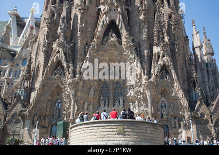 Gaudi, patrimonio mondiale, architettura, arte, Barcellona, Catalonia, colorato, famosa Sagrada Familia, skyline, Spagna, Europa, tour Foto Stock