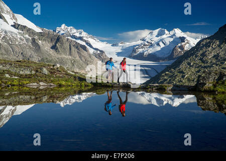 Eggishorn, escursionista Tällisee, ghiacciaio di Aletsch, montagna, montagne, ghiacciai, ice, Moraine, estate sport, tempo libero, avventura, ca Foto Stock