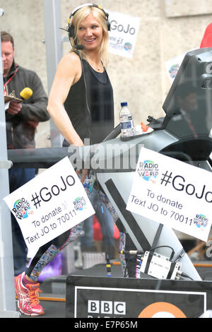 Jo Whiley eseguendo una 26 Ore di tapis roulant maratona per Sport dotato di sfiato: Jo Whiley dove: Londra, Regno Unito quando: 20 Mar 2014 Foto Stock