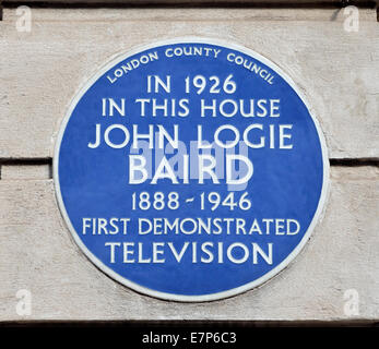 Londra, Inghilterra, Regno Unito. Targa blu: '1926 in questa casa, John Logie Baird (1888-1946) dimostrata per la prima volta la televisione". 22 Frith Foto Stock
