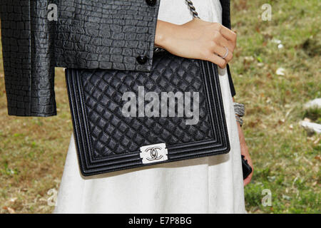 Blogger Eleonora Branca arrivando al Gucci Primavera/Estate 2015 Runway show di Milano, Italia - 17 settembre 2014 - Foto: Pista Manhattan/Paolo Diletto/picture alliance Foto Stock