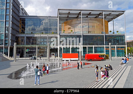 Brent Civic Center e la libreria di Wembley, London Borough of Brent, London, England, Regno Unito Foto Stock