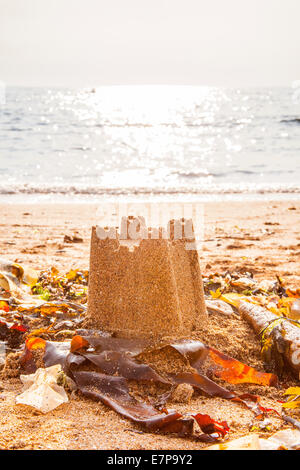 Castello di sabbia sulla speranza Cove Beach, Devon, Inghilterra, Regno Unito. Foto Stock