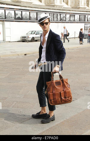 Gian Maria Sainato arrivando a Stella Jean Primavera/Estate 2015 Runway show di Milano, Italia - 17 settembre 2014 - Foto: Pista Manhattan/Paolo Diletto/picture alliance Foto Stock