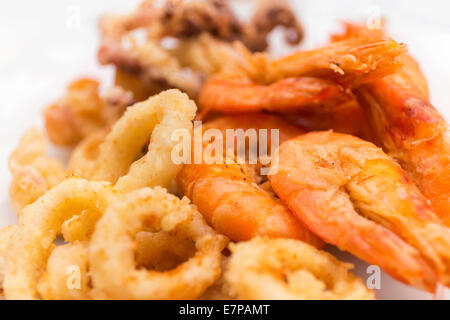 Close-up di gamberi fritti calamari Calamari cibo italiano Foto Stock