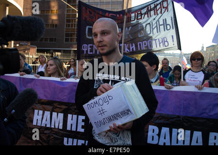 Mosca, Russia - 21 settembre 2014. Ex prigioniero politico Vladimir Akimenkov. Marcia della pace contro la guerra con l'Ucraina Foto Stock