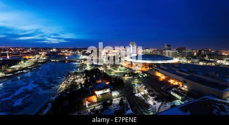 Stati Uniti d'America, Kansas, Wichita, elevati cityscape di notte Foto Stock