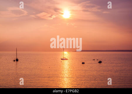 Tramonto sul mare a Hope Cove, South Devon, Devon, Inghilterra, Regno Unito. Foto Stock