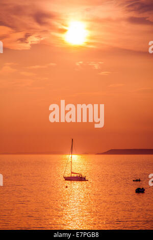 Tramonto sul mare a Hope Cove, South Devon, Devon, Inghilterra, Regno Unito. Foto Stock