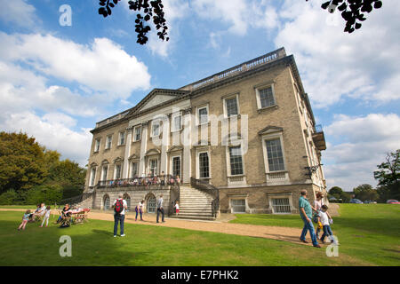 Claremont Mansion e giardini paesaggistici e casa di famiglia della regina Victoria, Speen, Surrey, England, Regno Unito Foto Stock