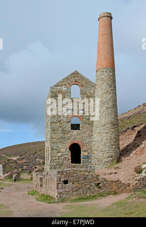 I derelitti Towanroath il pompaggio motore a casa Wheal Coates tra St Agnes e Porthtowan in North Cornwall. Foto Stock