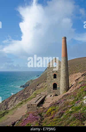Towanroath il pompaggio motore a casa Wheal Coates tra St Agnes e Porthtowan in North Cornwall. Foto Stock