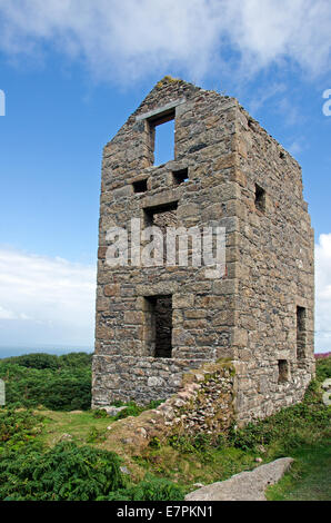 Motore di avvolgimento casa a Carn Galver miniera, Penwith, Cornwall. Foto Stock