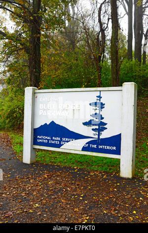 Segno di benvenuto al Blue Ridge Parkway Virginia VA Membro Foto Stock