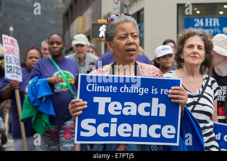 New York New York Stati Uniti d'America - 21 September 2014 - Gli insegnanti hanno aderito centinaia di migliaia in 'persone il clima di marzo " per richiedere azioni urgenti contro la minaccia del cambiamento climatico. Credito: Jim West/Alamy Live News Foto Stock