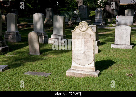 Gravestones in Beth Elohim Cemetery, a Jewish cemetery in Georgetown, South Carolina. Foto Stock