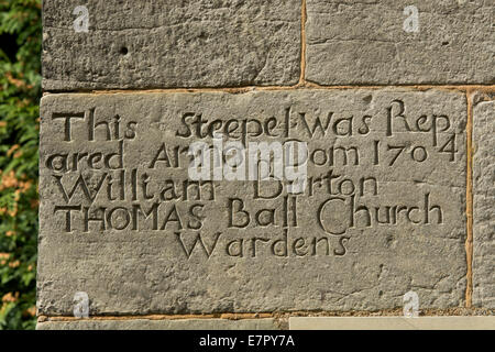 Iscrizione al di fuori della chiesa di San Pietro, Braunstone, Leicestershire, England, Regno Unito Foto Stock