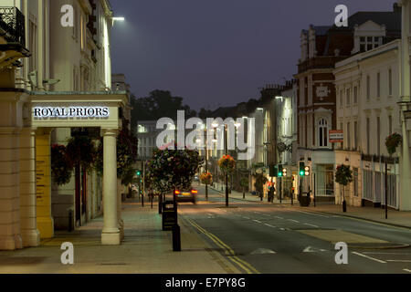 La parata di notte, Leamington Spa Warwickshire, Inghilterra, Regno Unito Foto Stock