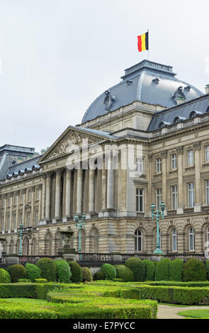 Vista del Palazzo Reale da Place des Palais nel centro storico di Bruxelles, Belgio Foto Stock