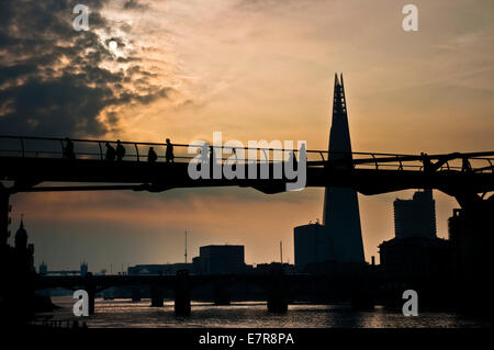 Londra, Regno Unito. 23 Sett 2014. Regno Unito: Meteo Il sole sorge su Londra all'inizio di un'altra bella giornata nella capitale. Credito: Paolo Swinney/Alamy Live News Foto Stock