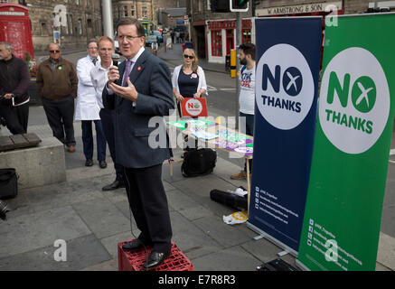 Indipendenza Anti-Scottish diruttori Lord George Robertson parlando a un non evento grazie a Edimburgo. Foto Stock