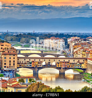 Ponti sul fiume Arno a Firenze Foto Stock