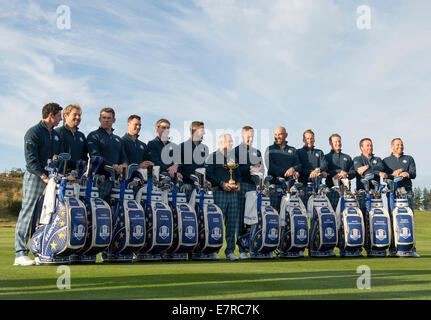 Gleneagles, Auchterarder, Perthshire Scozia. 23 Sett 2014. La Ryder Cup. Paul McGinley Team europeo capitano e di Team Europe posano con la Ryder Cup, durante il Team Europa foto chiamata. Credito: Azione Sport Plus/Alamy Live News Foto Stock