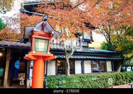 Kyoto, Giappone - 22 Novembre 2013: Kurama-dera è un tempio nel lontano nord di Kyoto, Giappone Foto Stock