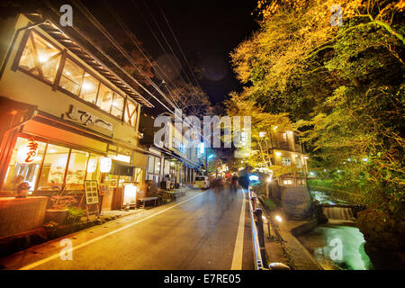 Kyoto, Giappone - 22 Novembre 2013: Kifune Santuario è un santuario shintoista situato a SakyO-ku a Kyoto, Giappone Foto Stock