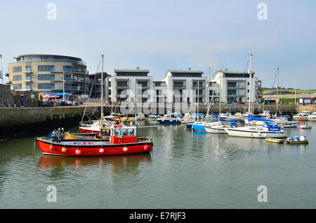 Dorset, Regno Unito. 23 Settembre, 2014. Regno Unito: Meteo West Bay Harbor e Marina, Dorset. Credito: Robert Timoney/Alamy Live News Foto Stock