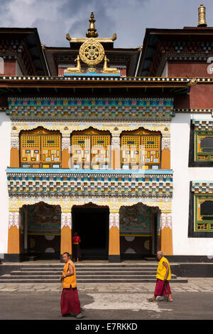 Il Bhutan orientale, Trashigang, Rangjung Woesel Choeling Monastero e Thakchog, monaci Foto Stock