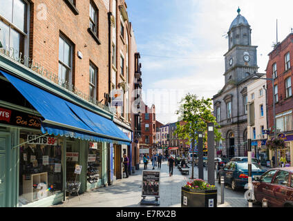 Visualizza in basso West Street con il Tholsel a destra, Parabiago, Repubblica di Irlanda Foto Stock