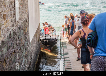 Salcombe passeggero traghetto tra Oriente Portlemouth beach e a Salcombe town, Salcombe Devon, Inghilterra, Regno Unito. Foto Stock