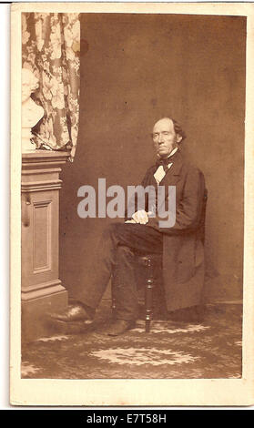 Un ritratto formale del signor Cummings di Chippewa, scattato intorno al 1860. La fotografia cattura la somiglianza di questo individuo dalla comunità di Chippewa durante il XIX secolo. Foto Stock