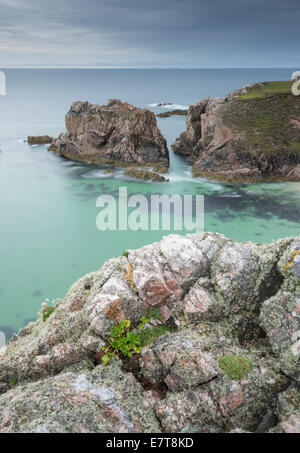 Pile di mare a Mangersta sulla costa atlantica della penisola Uig, isola di Lewis, Ebridi Esterne, Scozia Foto Stock