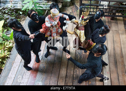 Il tradizionale spettacolo di marionette Thai Baan Silapin a Bangkok, in Thailandia Foto Stock