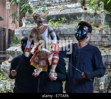 Il tradizionale spettacolo di marionette Thai Baan Silapin a Bangkok, in Thailandia Foto Stock