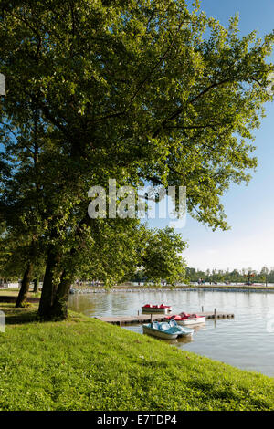 Fala Park Wolzstyn architetto Polonia PL Architekci 2012 Peddaling barche possono essere noleggiate dal centro sportivo. Foto Stock