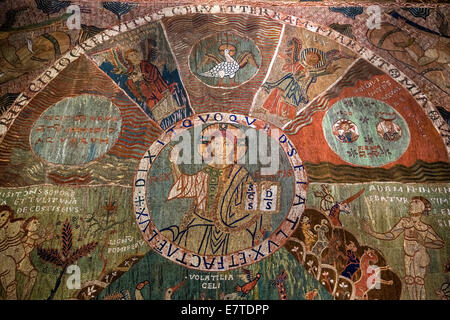 Tapis de la creació, Arazzo della creazione o Girona Arazzo, XI secolo, Cristo Pantocratore al centro, Cattedrale di Girona Foto Stock