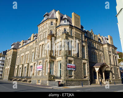 Ex istruzione e servizi comunitari Dipartimento edificio sul lungomare di Aberystwyth Ceredigion REGNO UNITO Galles Foto Stock