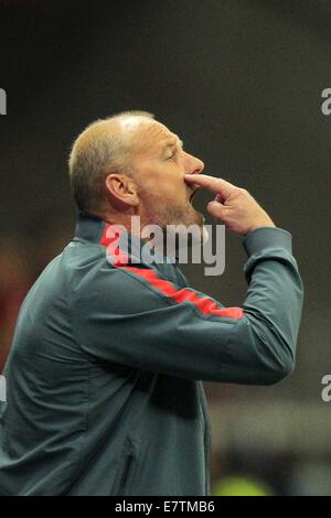 Francoforte sul Meno, Germania. 23 Sett 2014. Francoforte è capo allenatore Thomas Schaaf gesti durante la Bundesliga partita di calcio tra Eintracht Francoforte e 1. FSV Mainz 05 a Commerzbank Arena di Francoforte sul Meno, Germania, 23 settembre 2014. Foto: Fredrik von Erichsen/dpa/Alamy Live News Foto Stock